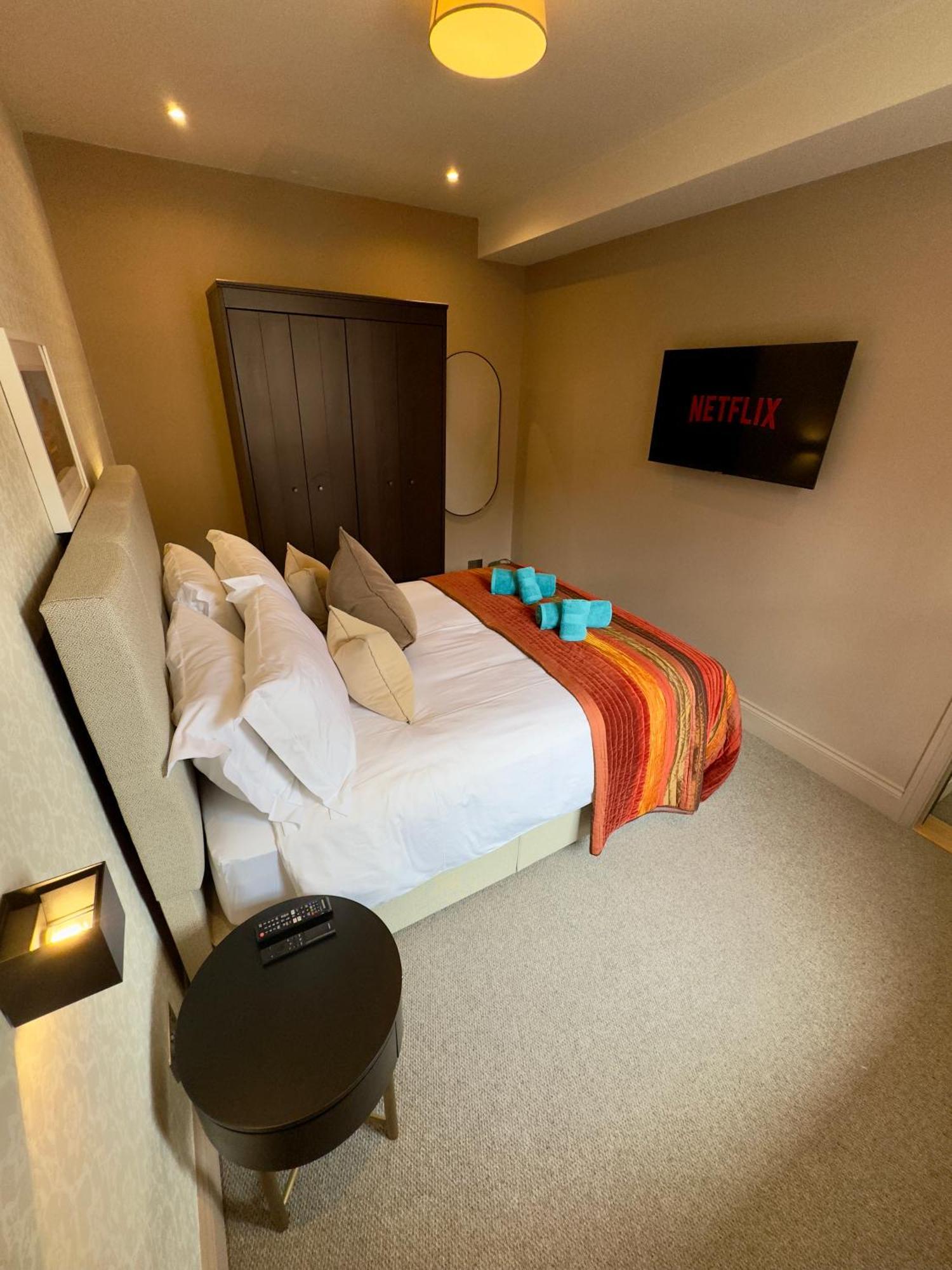 Romeo'S Arch High End Luxury In Centre Of Stratford With Parking Apartman Kültér fotó