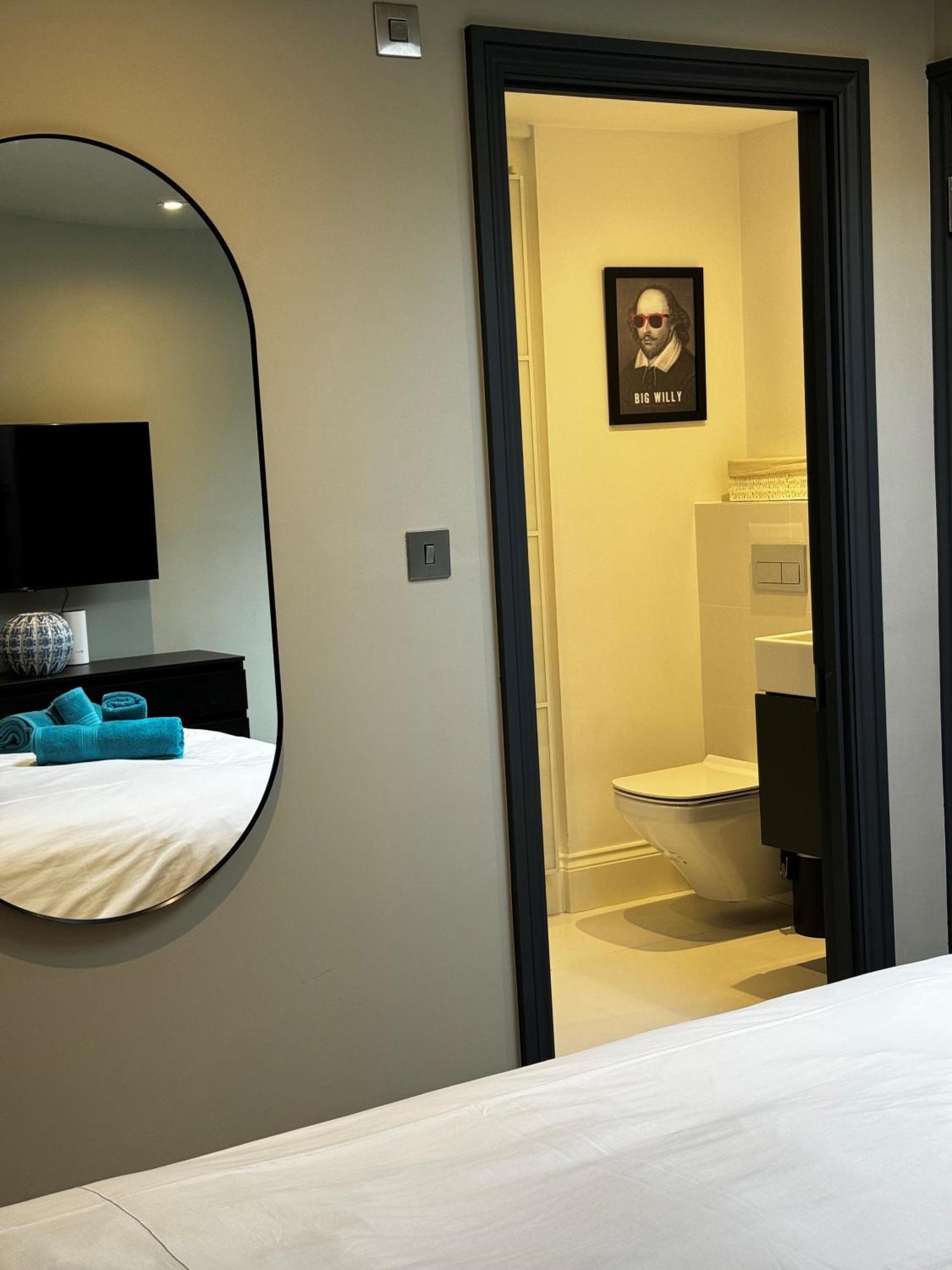 Romeo'S Arch High End Luxury In Centre Of Stratford With Parking Apartman Kültér fotó
