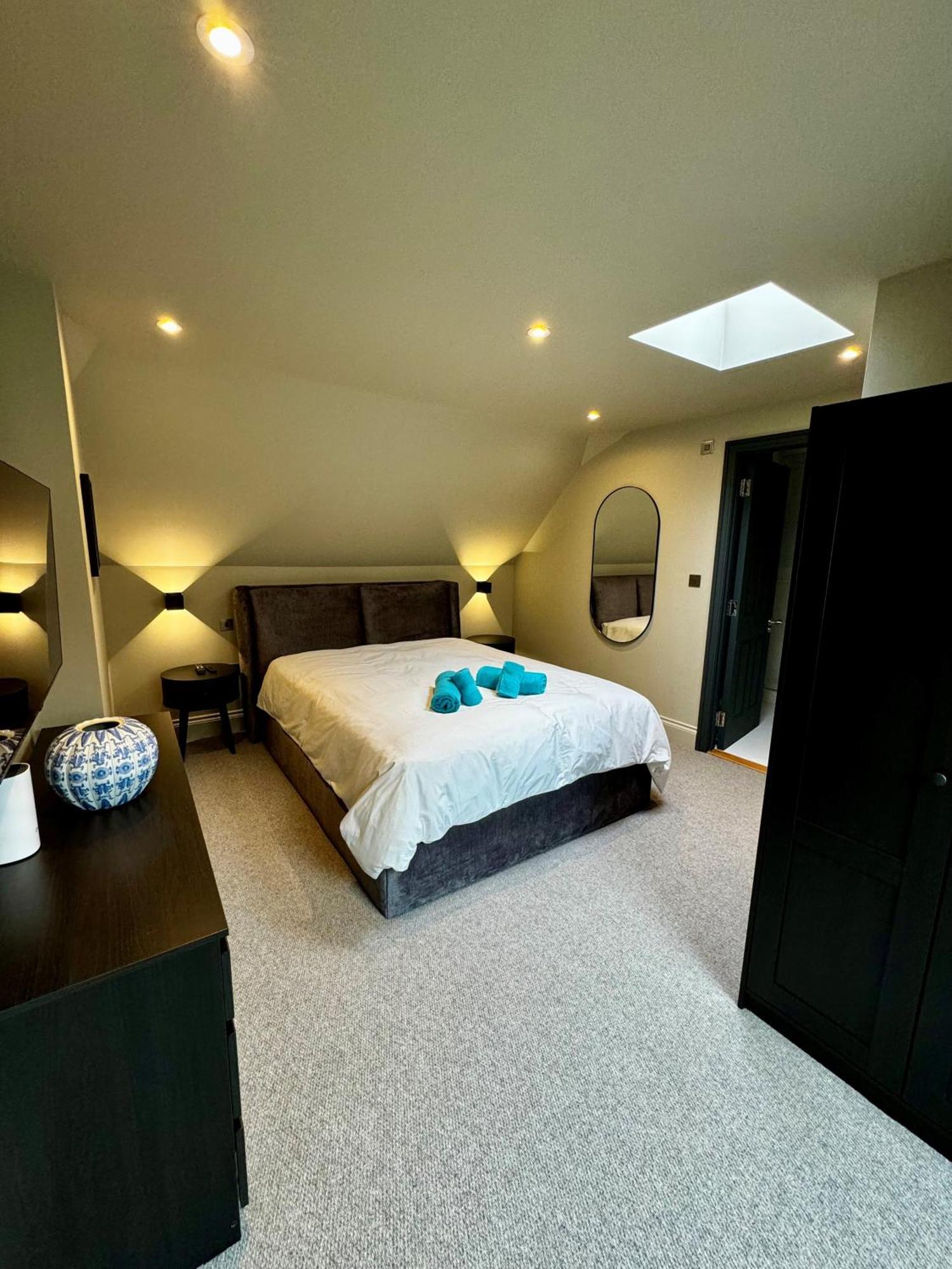 Romeo'S Arch High End Luxury In Centre Of Stratford With Parking Apartman Kültér fotó